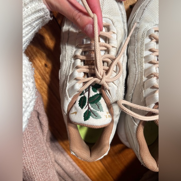 Nike with 3 uses - Picture 2 of 7